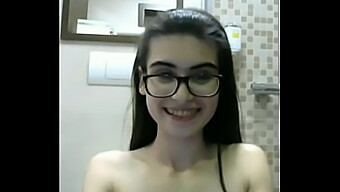 Una Joven Italiana Se Entrega A Un Auto-Placer En Exposedcams.Cf