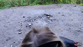 Vidéo Pov D'Une Fille Blonde Donnant Une Fellation En Plein Air