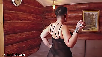 Karmenmilf Berdada Besar Memuaskan Hasratnya Dalam Video Intim