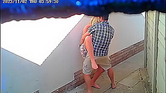 Rencontre En Plein Air Entre Un Couple Dans Un Restaurant Public Capturée Sur Cctv