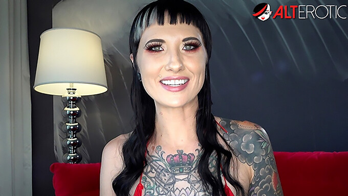 Tattooed Girl Flaunts Her Body Art In Hd Video