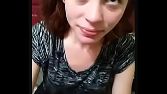 Pov Video Prvega Seksa Z Moškim Na Tinderju In Njegov Vrhunec V Njenih Ustih