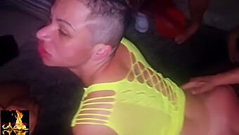 Uma Noite De Sexo Apaixonado Com Uma Milf Tarada E Suas Amigas