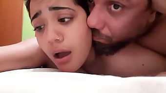 Casal Amador Explora Sexo Áspero Com Engasgos E Engasgos