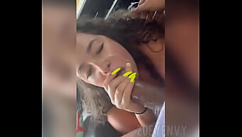 Uma Milf Curvilínea Com Grandes Seios Naturais Recebe Uma Gozada Facial