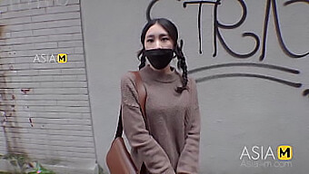 El Sensual Encuentro Callejero De Tan Ying Ying En Video Porno Asiático